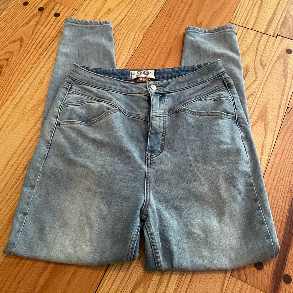 We the free light wash curvy denim size 29